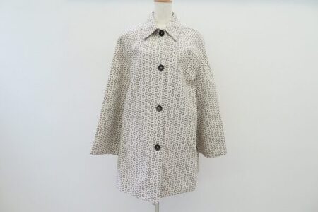 控えめなマカダム柄がポイント！セリーヌのベージュコートを買取しました