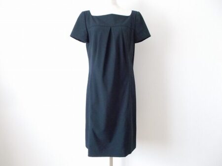 ネイビーが大人の女性へと導く｜フォクシーニューヨークのワンピースを買取しました