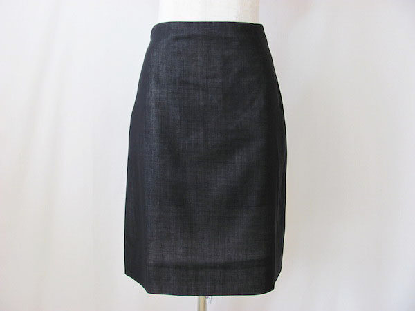 上品ラインが素敵なアクリスのスカートを買取しました