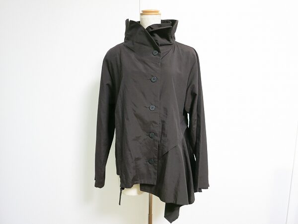 こげ茶で色っぽく！慈雨センソユニコのスタンドカラーブラウスを買取しました