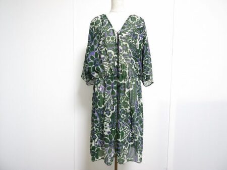 落ち着くグリーンが嬉しい ケイタマルヤマの花柄ワンピースを買取しました