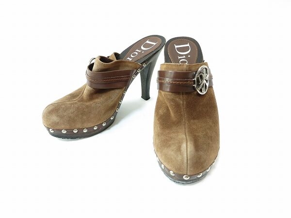 ファッショナブルな雰囲気｜クリスチャンディオールのスエード サンダルをお買取