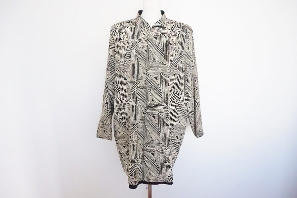 シックな雰囲気が素敵な詩仙堂 総柄コートを買取しました