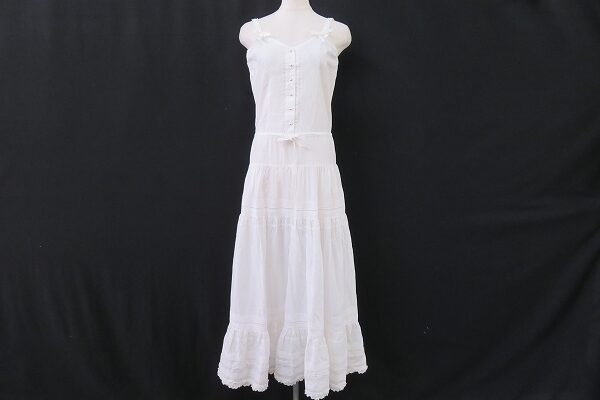 フリルとリボンでも甘すぎない!カネコイサオ ロングワンピースを買取しました