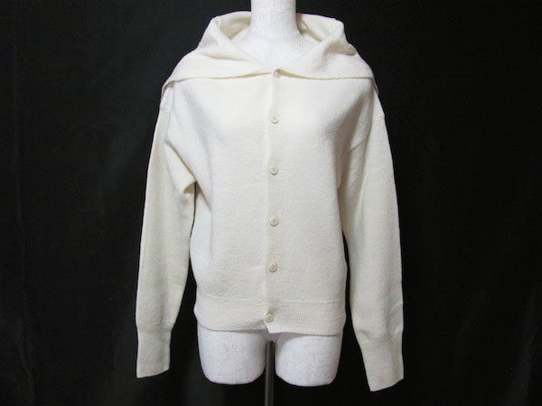 セーラー襟が斬新で可愛い セリーヌのアイボリーニットを買取しました