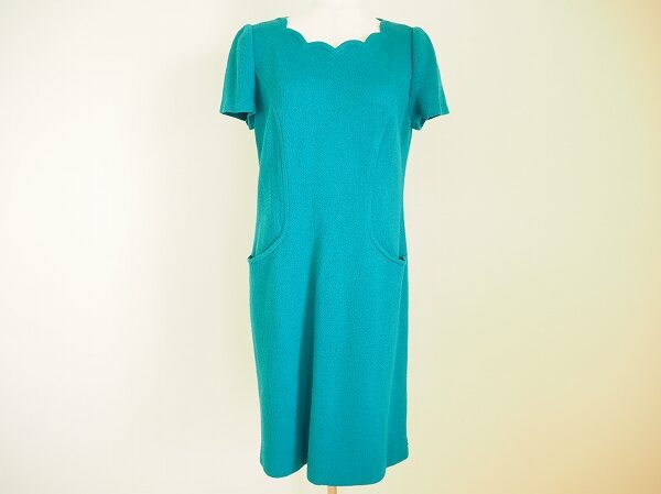 鮮やか青緑がエレガント｜銀座マギーのワンピースを買取しました