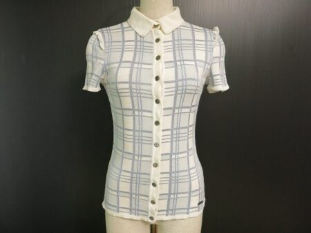 白と水色のバランスがGOOD！バーバリーブラックレーベルのチェックニット