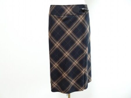 バーバリーならではのチェックが何とも上品！巻きスカートを買取しました