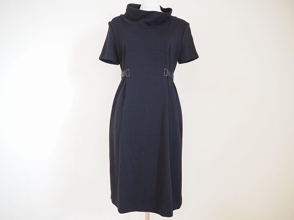 女性のしなやかさを引き出す！フェンディの半袖 黒 ニットワンピースを買取しました