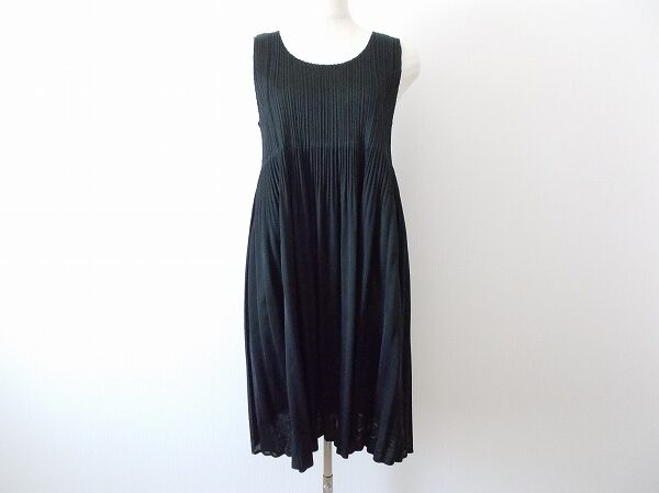 凛とした女性のできあがり プリーツプリーズのワンピースを買取しました
