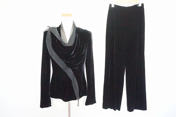 ベロア素材でエレガントに！ジョルジオアルマーニのセットアップを買取しました