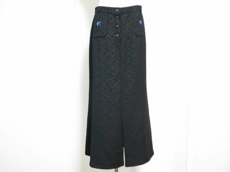 適度に目につくラインストーンがポイント 伊太利屋のスカートを買取しました