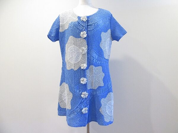 絞り加工ですっきりした印象に｜ノコオーノの花モチーフブラウスを買取しました