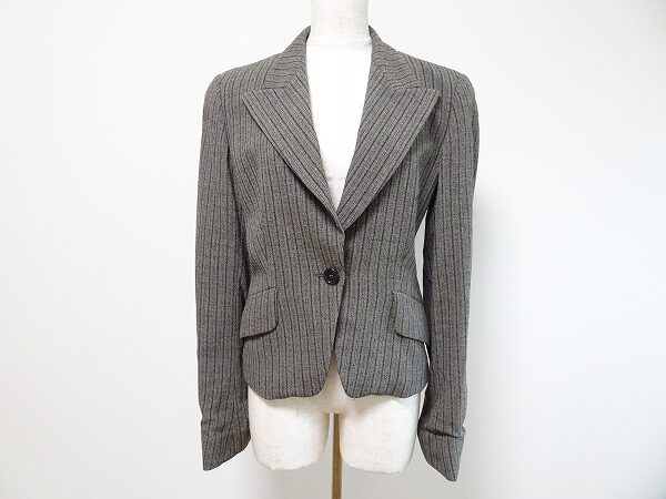 エレガント女性から愛される！マックスマーラのストライプジャケットを買取しました