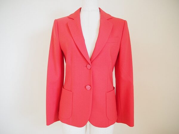 できる女性に仕上げてくれる！ジョルジオアルマーニの赤ジャケットを買取しました
