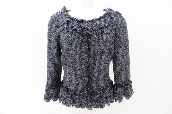 シャネルの代名詞！グレーのツイードジャケットを買取しました