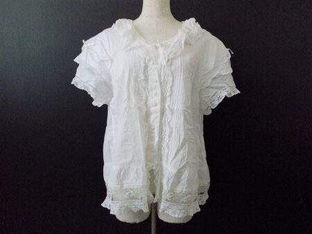 大胆フリルとさわやかの融合！ピンクハウスのブラウスを買取しました