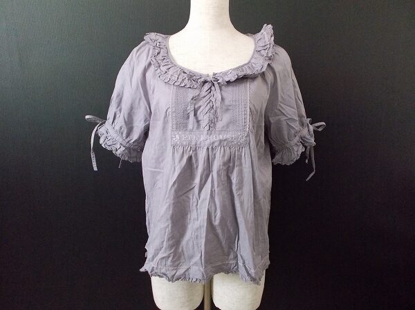 シックな紫で大人感もプラス｜ピンクハウス の半袖 フリルブラウスを買取しました