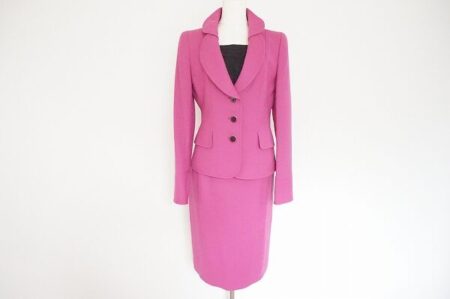 ゴージャスピンクで存在感を｜銀座マギー タグ付き スカートスーツを買取しました