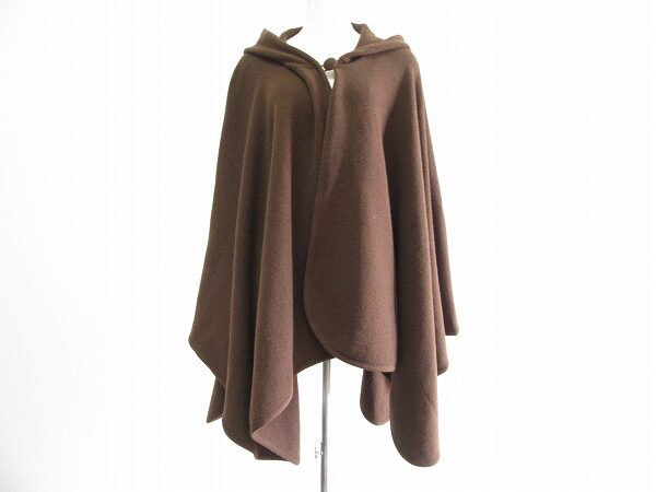 カジュアルと上品の程よいバランス｜バリーのフード付きポンチョをお買取
