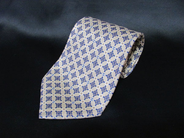 ベージュと青の優しい組み合わせ シャネルのイタリア製ネクタイを買取しました