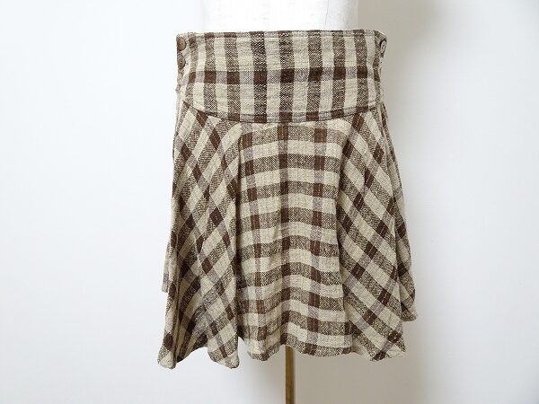 腰巻きデザインがおしゃれなウサトのスカートを買取しました