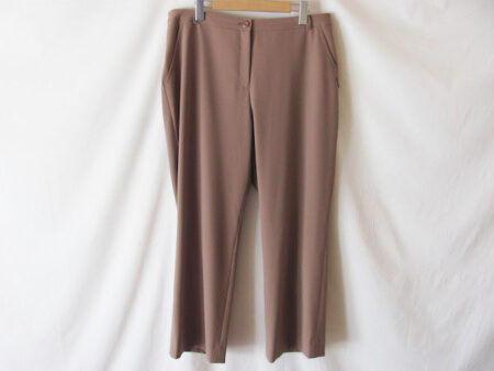 動きやすさ重視の方に！レオナールスポーツのパンツを買取しました