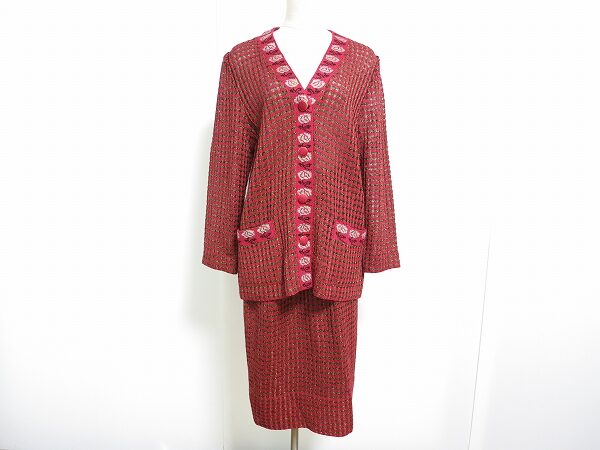 品のいい赤と花柄に圧倒される｜斉藤都世子 ニットセットアップを買取しました