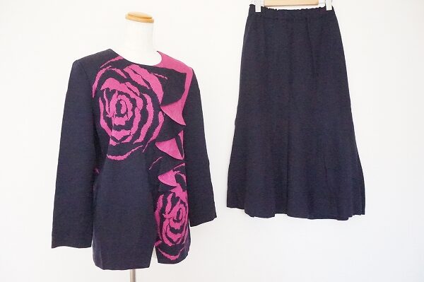 豪華なバラ柄で決める！斉藤都世子のニット セットアップを買取しました