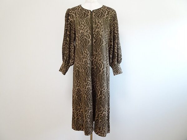 綺麗めに仕上がる 斉藤都世子のレース ラメ ニットワンピースを買取しました