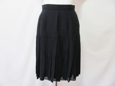 気品さ溢れるシルクが繊細な女性へと誘う フォクシーブティックのプリーツスカートを買取しました