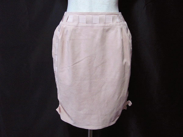 優しいお色味が嬉しい フォクシーブティックのスエード調ミニスカートを買取しました