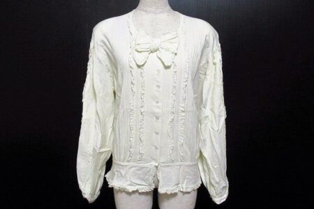 常に可愛さを追求できる！インゲボルグの生成り フリルブラウスを買取しました