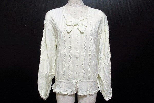 常に可愛さを追求できる！インゲボルグの生成り フリルブラウスを買取しました