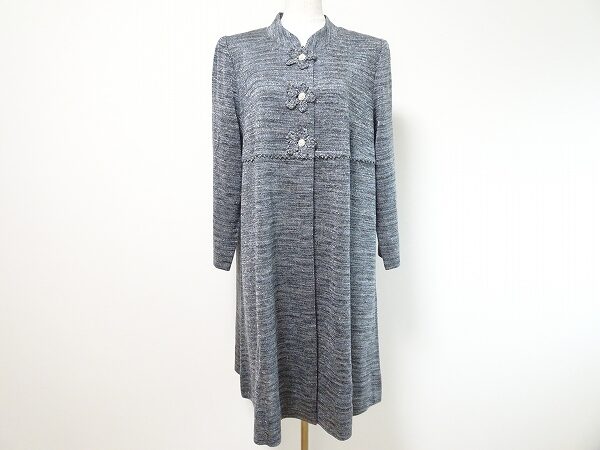 暖を保ちエレガントさもキープ！斉藤都世子のグレーコートを買取しました