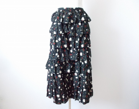 7段ものフリルが大人可愛いピンクハウスの花柄スカート