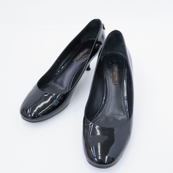 光沢感が品よく映る！ルイヴィトンのエナメルパンプスを買取しました