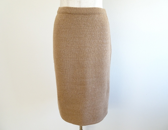 タイトな大人シルエット!フェラガモのニットスカート