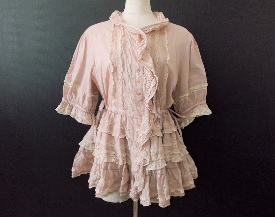 淡いピンクにフリルが大人フェミニン！ピンクハウス