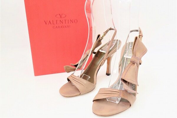 胸も高鳴る可愛いリボン！ヴァレンティノのサンダルを買取しました