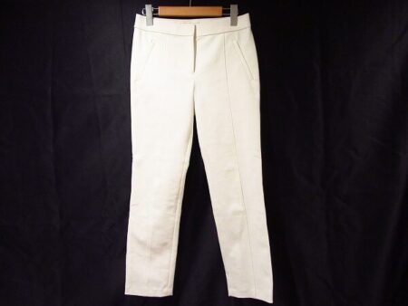 さわやかさ全開！トリーバーチの白パンツを買取しました