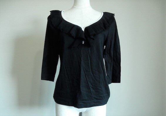 可愛らしくも落ち着いた雰囲気となる｜ユキコハナイのカットソーを買取しました