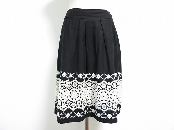 キュートな刺繍でおしゃれに！エムズグレイシーのフレアスカートを買取しました
