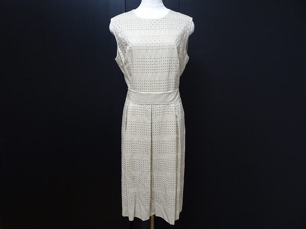 控えめな女性を演出｜アクアスキュータムのワンピースを買取しました