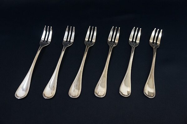 シンプルな中にも溢れだす上質さ｜クリストフルのケーキフォーク6本セット