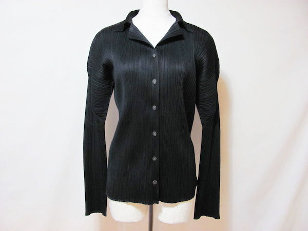 光沢感が素敵なプリーツプリーズのブラウスを買取しました