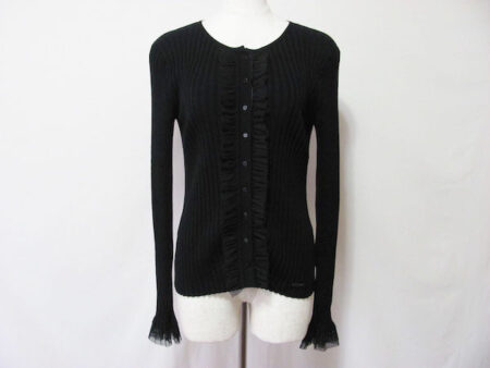 程よいフリルがなんとも上品なバーバリーのカーディガンを買取しました