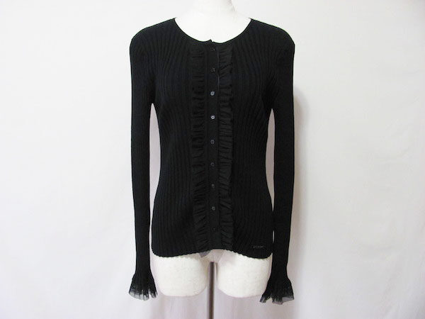 程よいフリルがなんとも上品なバーバリーのカーディガンを買取しました