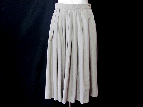 使いやすくて綺麗なラインが嬉しい|マーガレットハウエルのスカートを買取しました