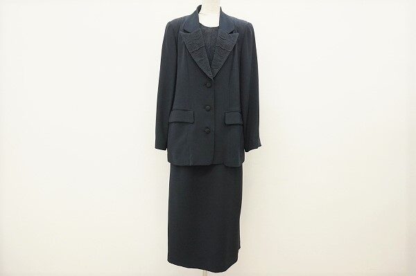 薔薇柄刺繡のスカートスーツ！人気のバラクラアイテムを買取致しました